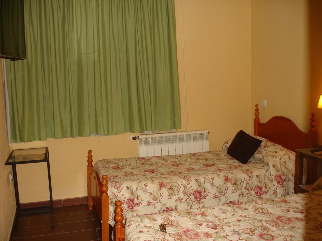 Hostal Puerta Bonita Vista Alegre Madrid Eksteriør billede