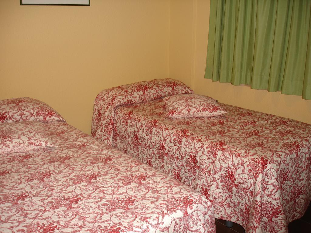 Hostal Puerta Bonita Vista Alegre Madrid Eksteriør billede