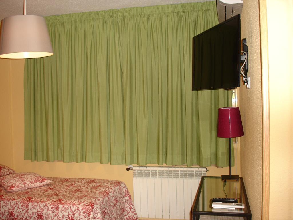 Hostal Puerta Bonita Vista Alegre Madrid Eksteriør billede