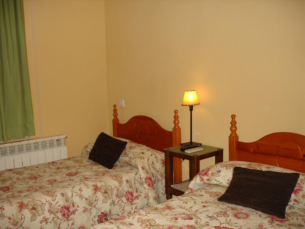 Hostal Puerta Bonita Vista Alegre Madrid Eksteriør billede