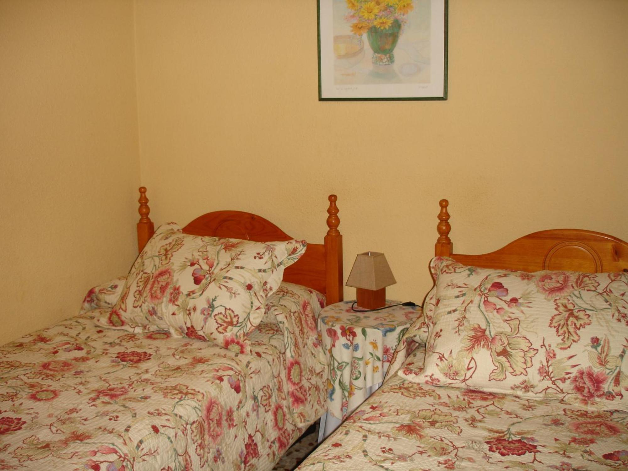 Hostal Puerta Bonita Vista Alegre Madrid Eksteriør billede
