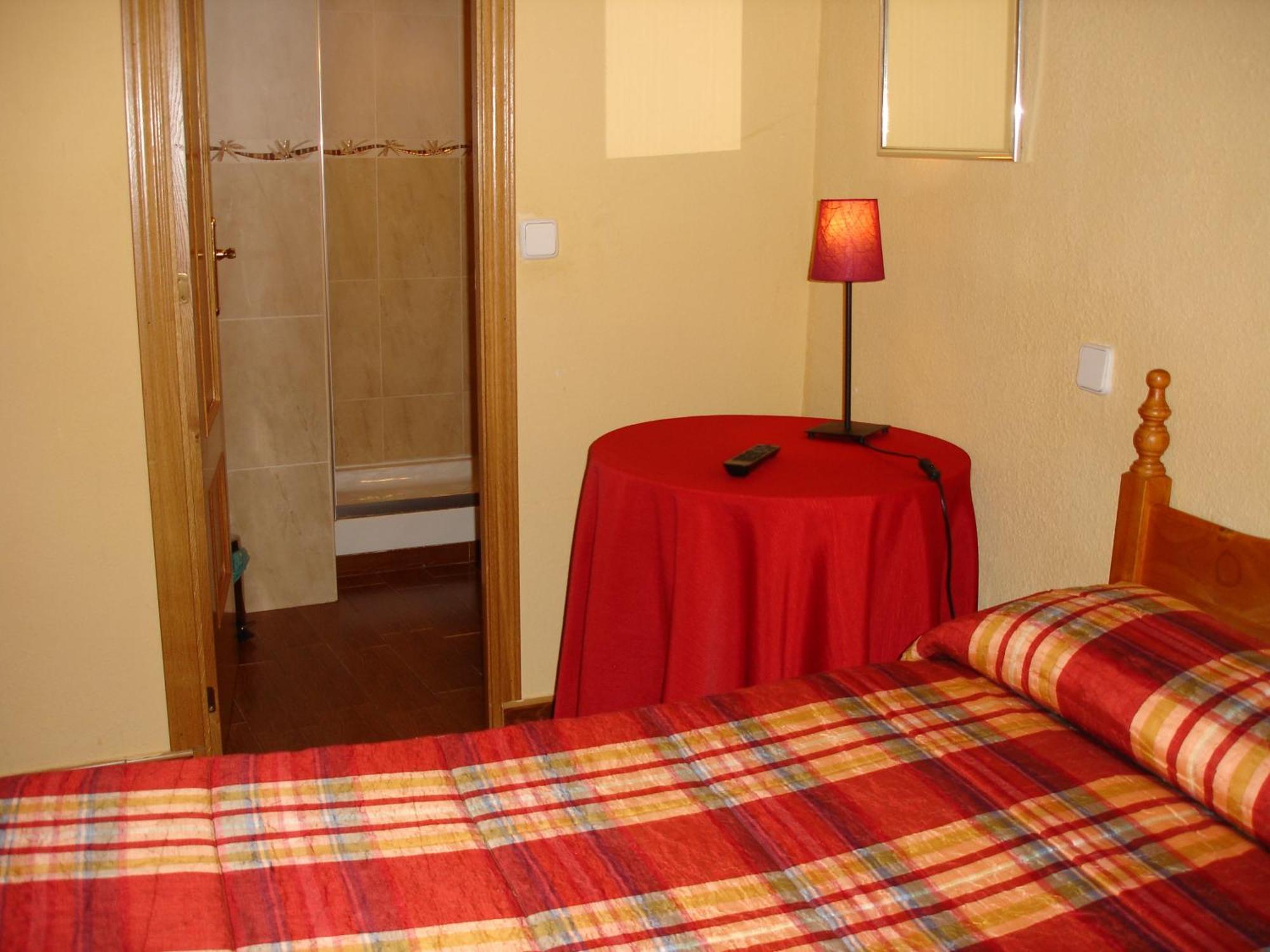 Hostal Puerta Bonita Vista Alegre Madrid Eksteriør billede