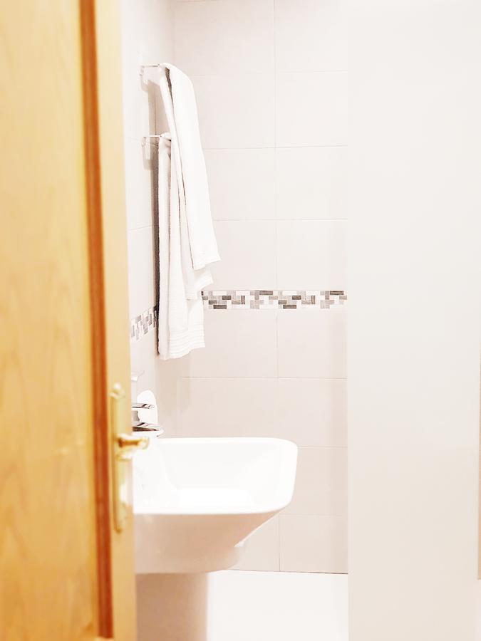 Hostal Puerta Bonita Vista Alegre Madrid Eksteriør billede