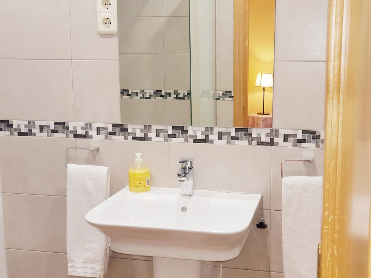 Hostal Puerta Bonita Vista Alegre Madrid Eksteriør billede
