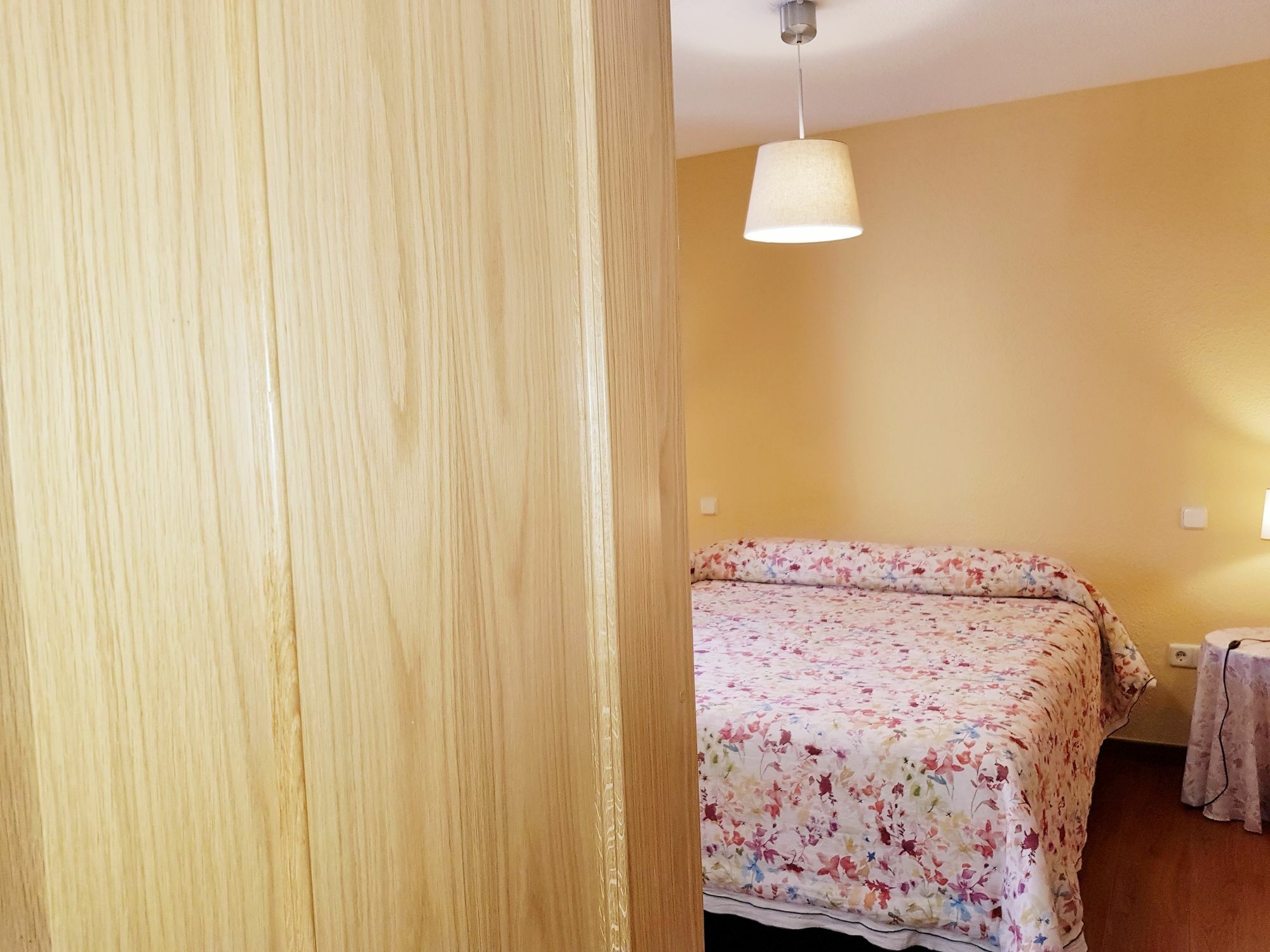 Hostal Puerta Bonita Vista Alegre Madrid Eksteriør billede