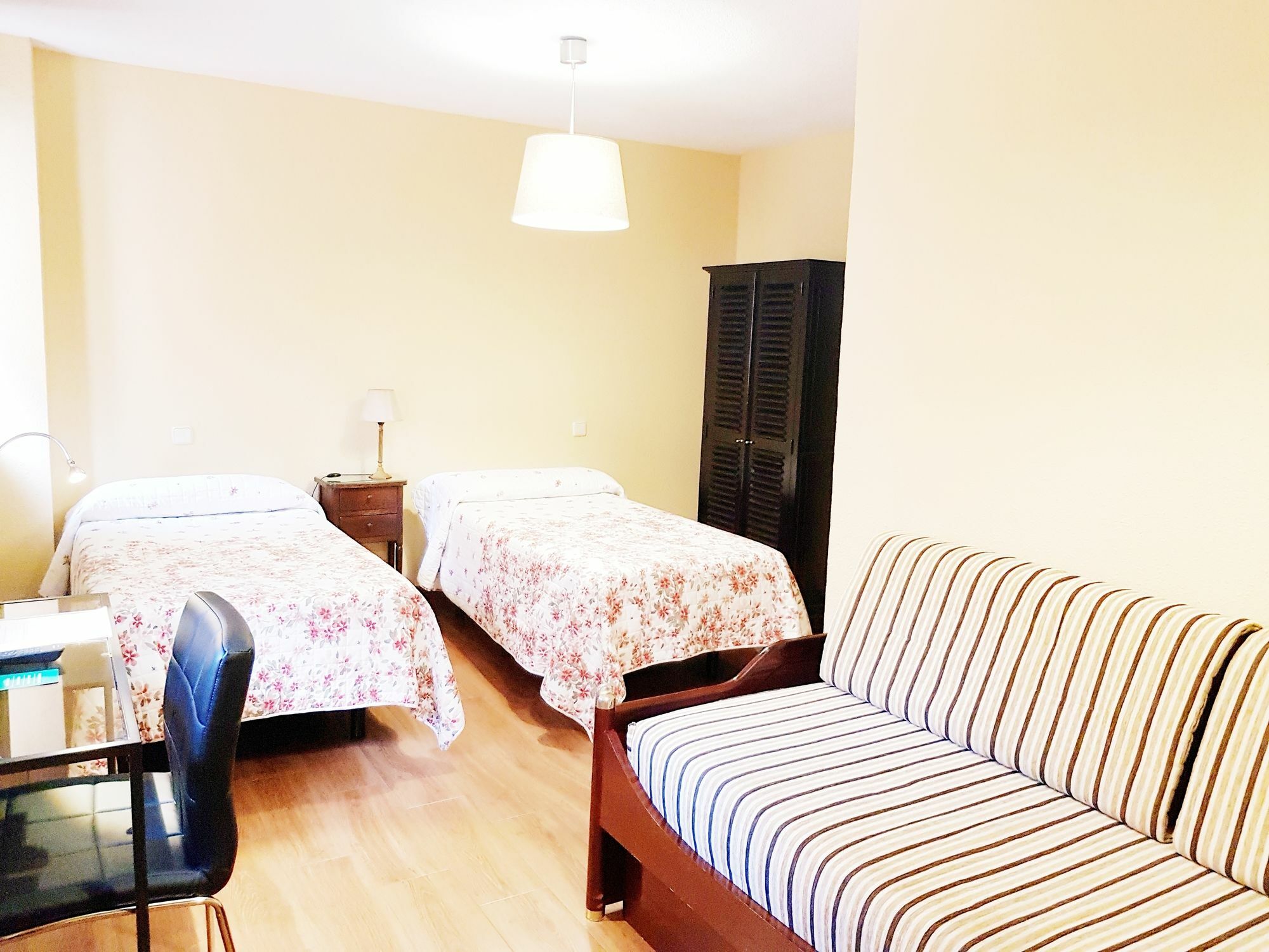 Hostal Puerta Bonita Vista Alegre Madrid Eksteriør billede