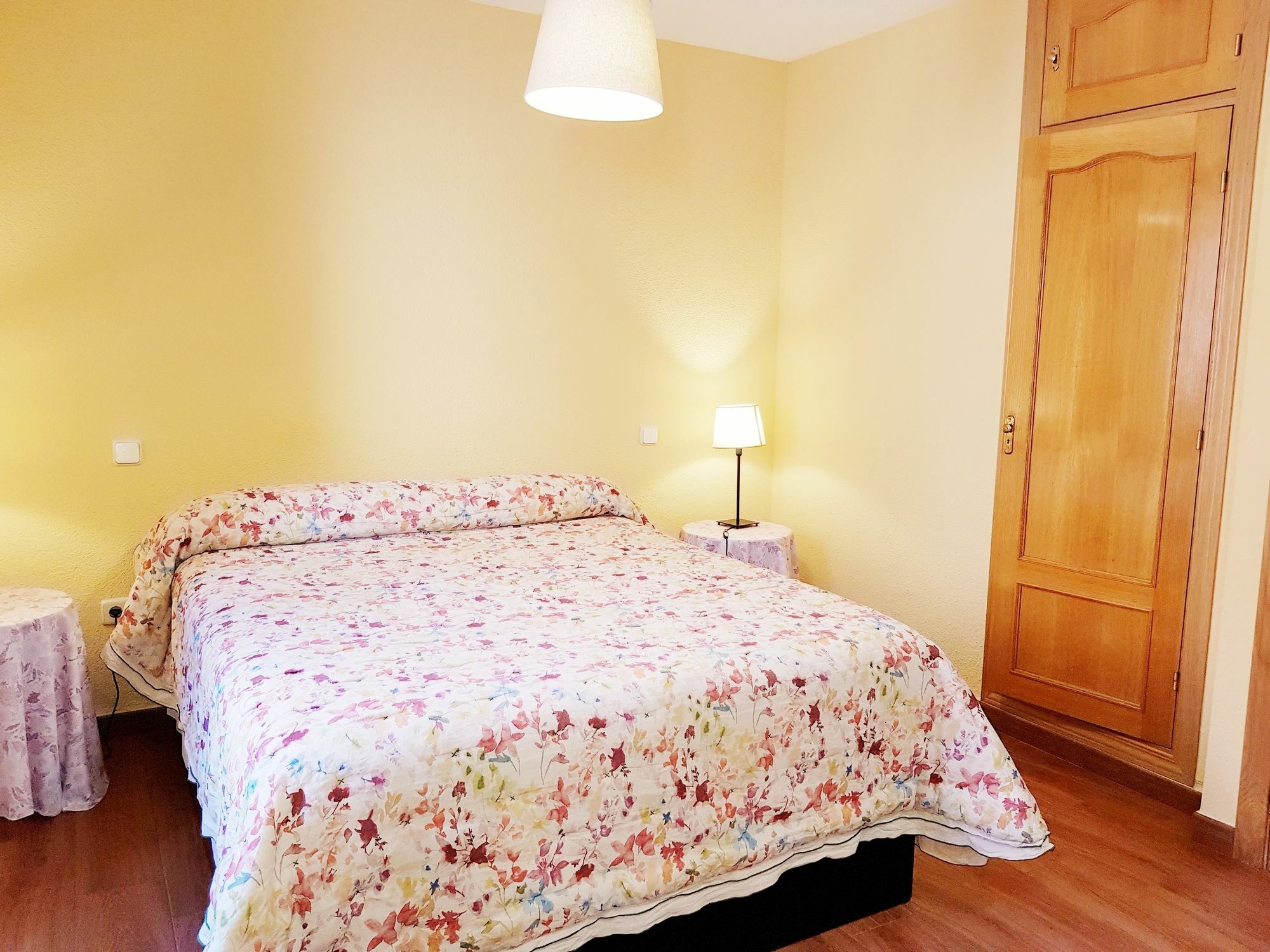 Hostal Puerta Bonita Vista Alegre Madrid Eksteriør billede