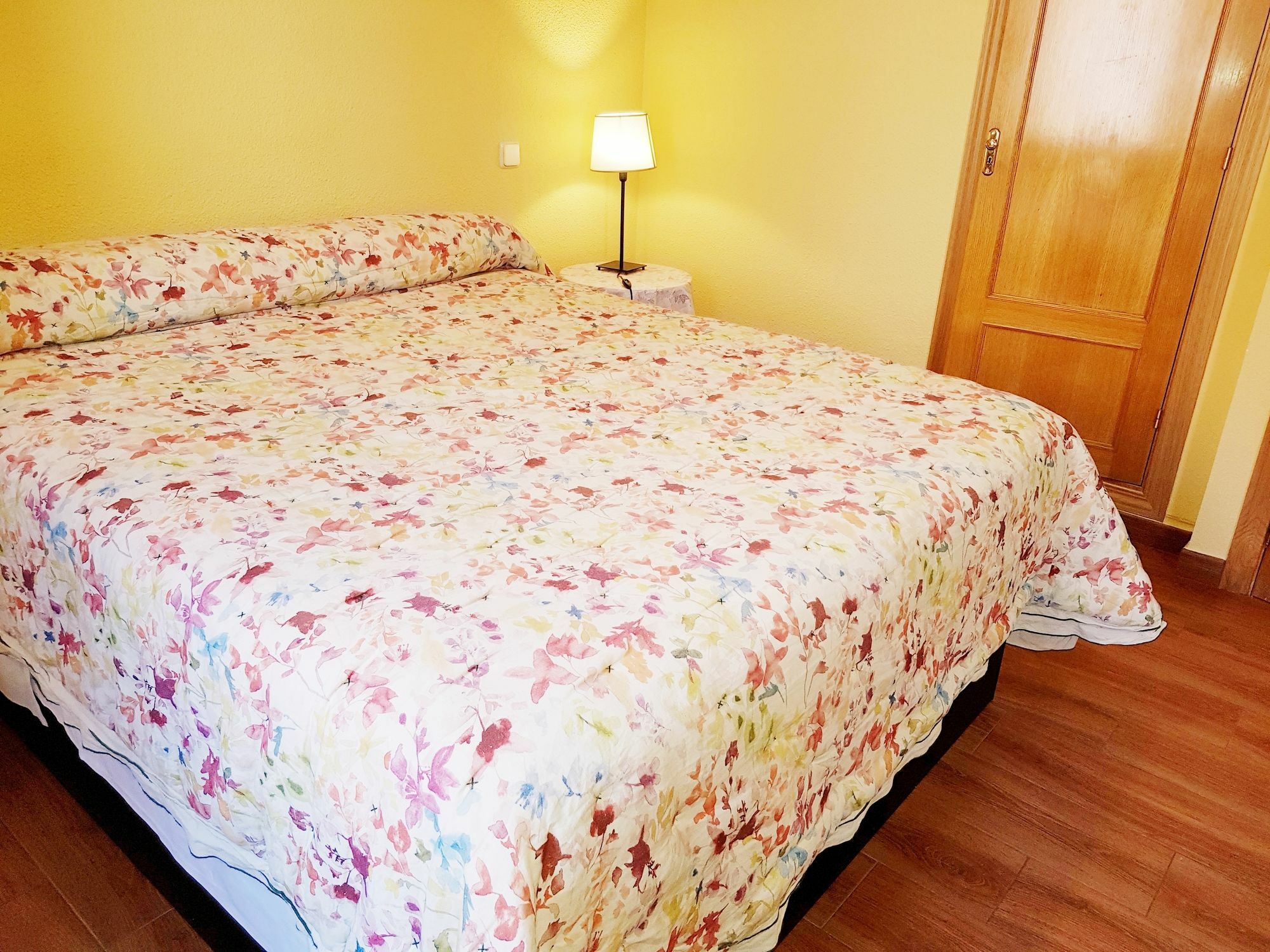 Hostal Puerta Bonita Vista Alegre Madrid Eksteriør billede
